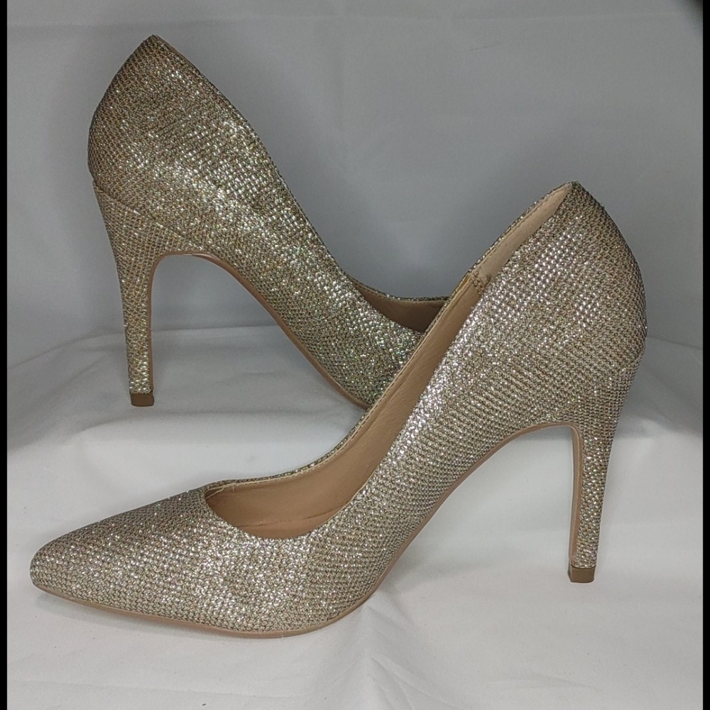XOXO Size 7 Tan Glitter Heels